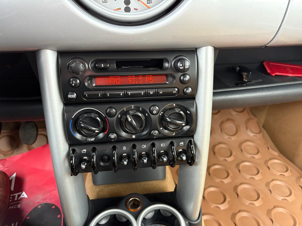 mini-cooper-1-6i-85kw-klima-vyhrevy - 8