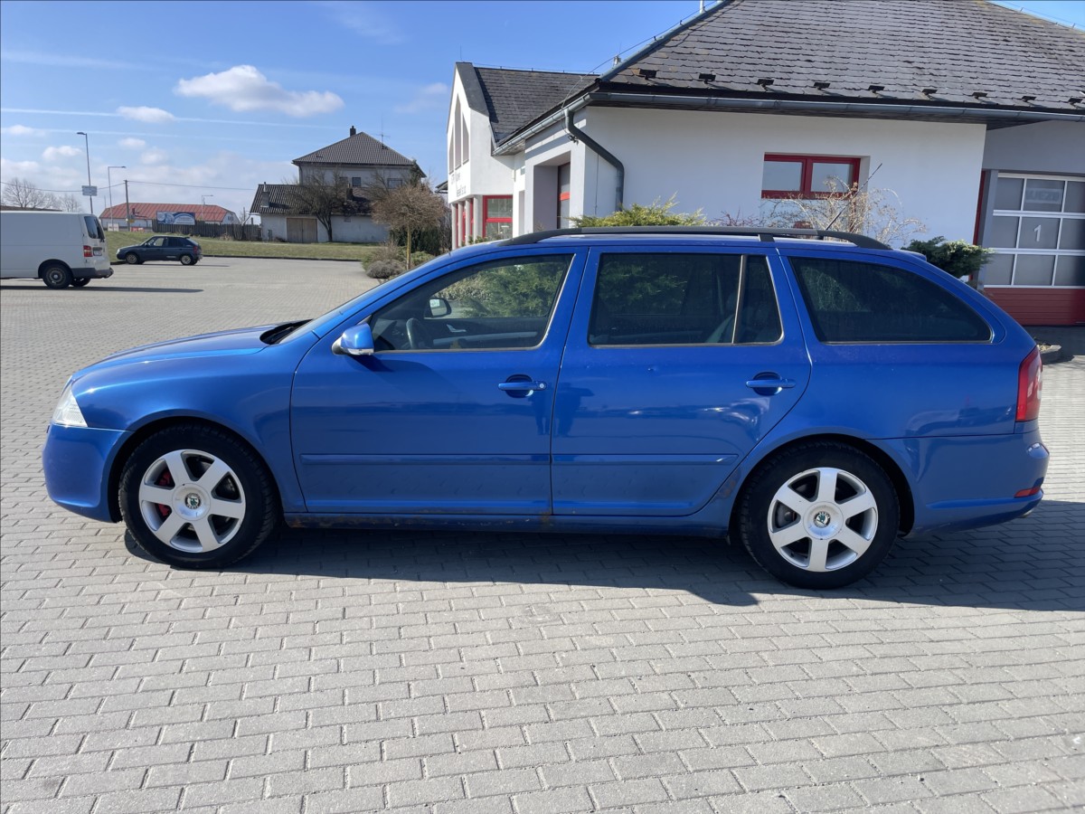 skoda-octavia-2-0-tdi-rs-125kw-prav-servis-bmn - 1