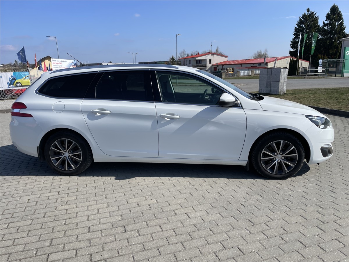 peugeot-308-1-6-bhdi-88kw-allure-led-gps-po-rozvodech-a-stk - 4