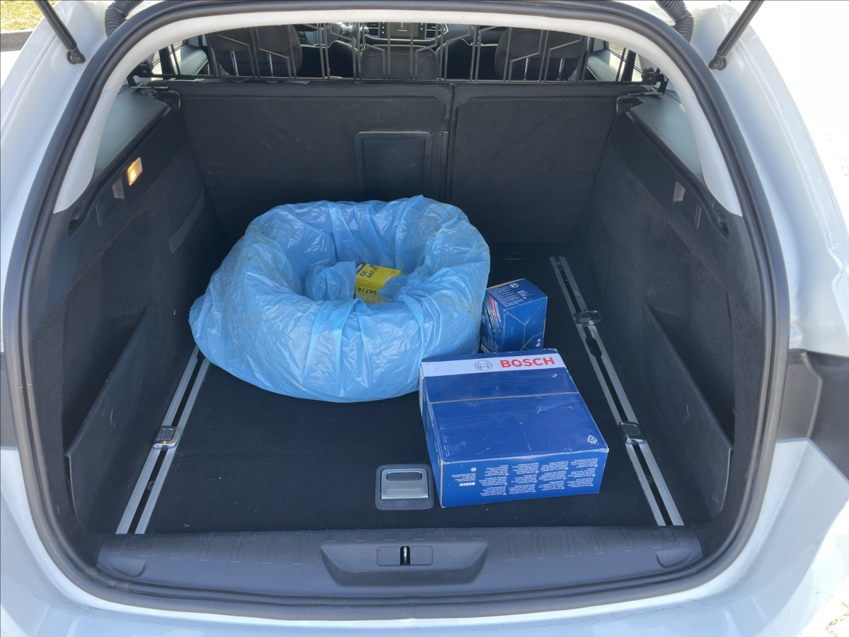 peugeot-308-1-6-bhdi-88kw-allure-led-gps-po-rozvodech-a-stk - 8