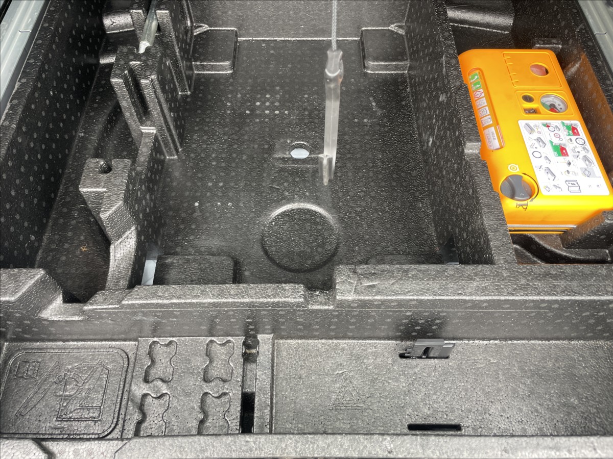 peugeot-308-1-6-bhdi-88kw-allure-led-gps-po-rozvodech-a-stk - 9