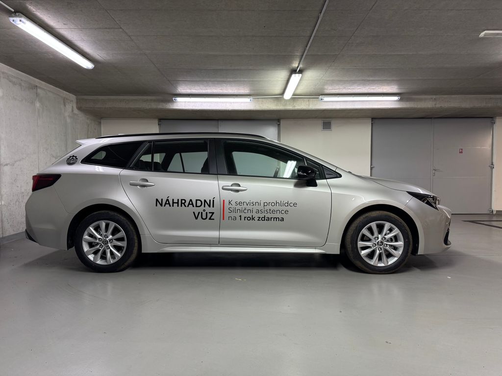toyota-corolla-1-8-hybrid-ts-comfort-tech - 3