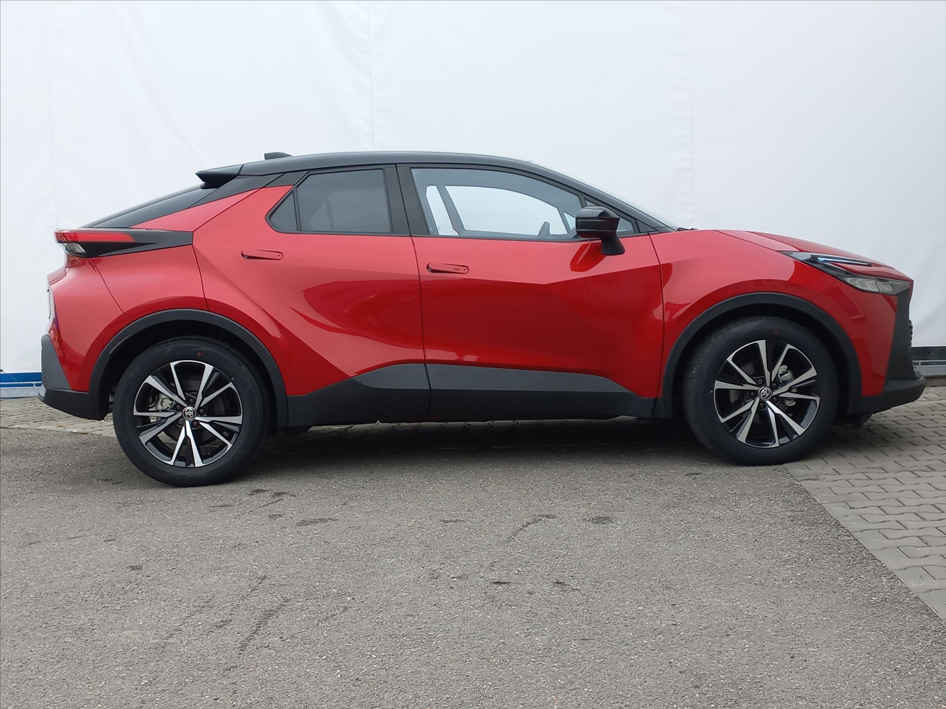 toyota-c-hr-2-0-hybrid-e-cvt-198k-style - 1