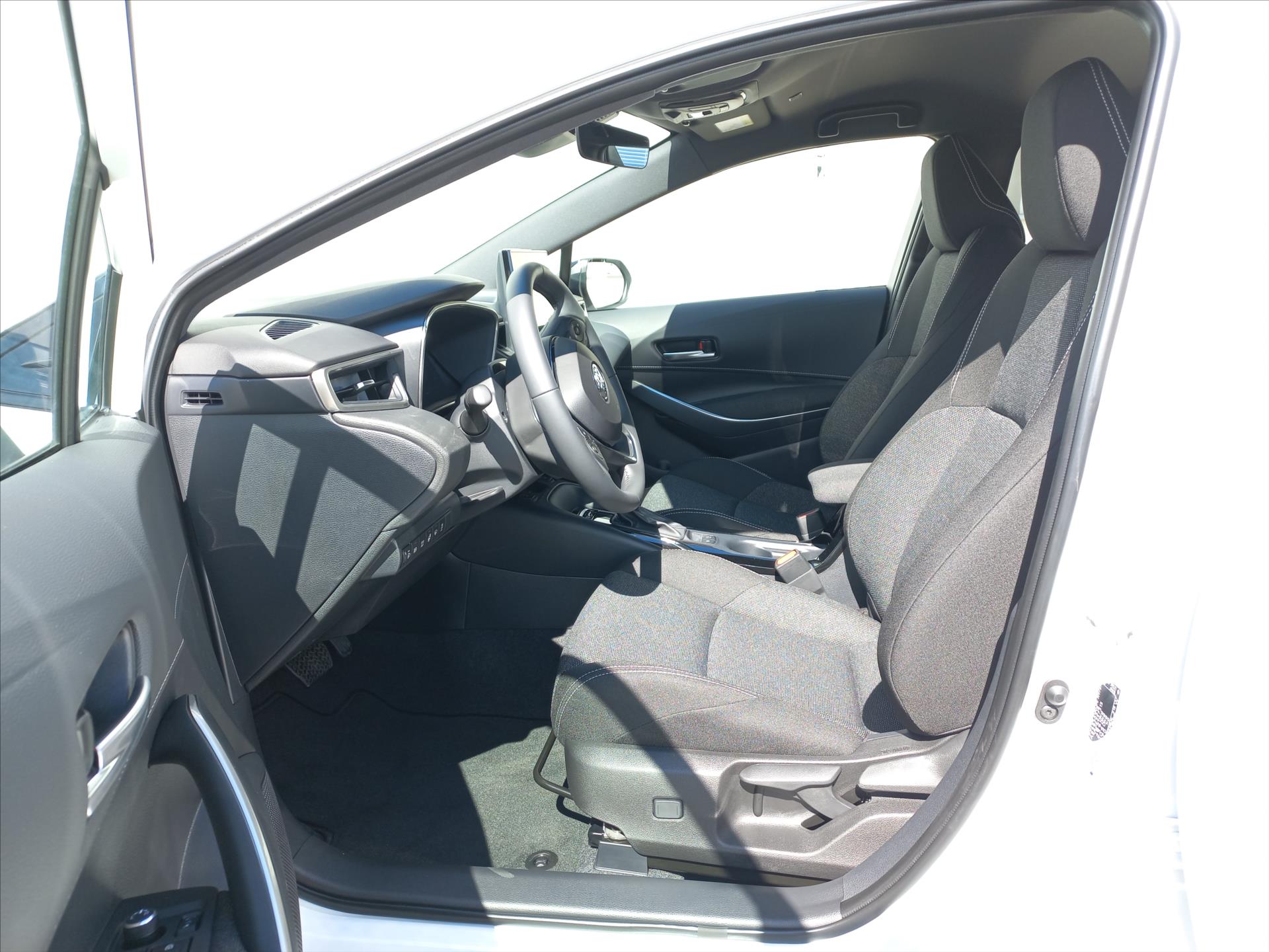 toyota-corolla-1-8-hybrid-e-cvt-140k-hb-limited-edition-comfort - 7