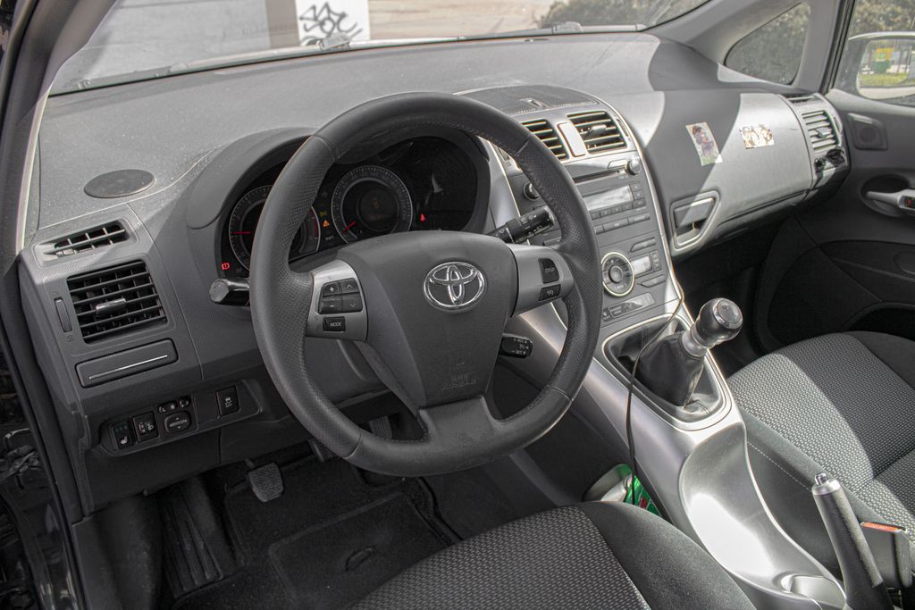 toyota-auris - 8