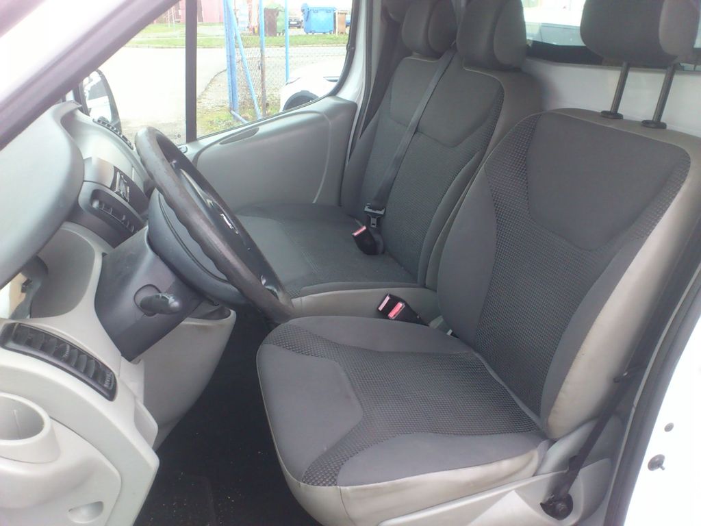 opel-vivaro-2-5-cdti-107kw - 8