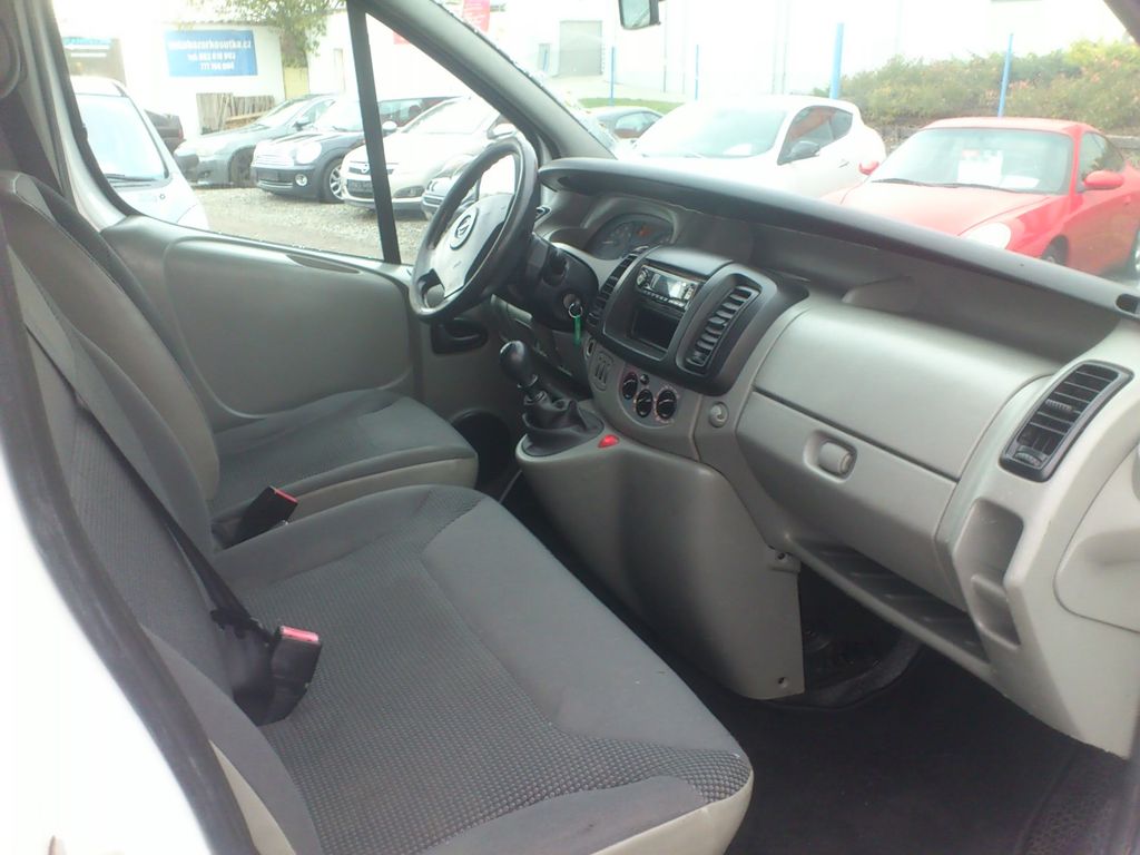 opel-vivaro-2-5-cdti-107kw - 9