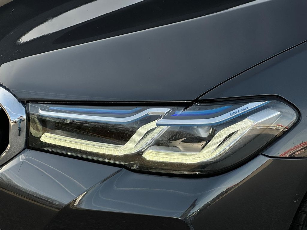 bmw-rada-5-540i-xdrive-laser-pano-tazne - 8