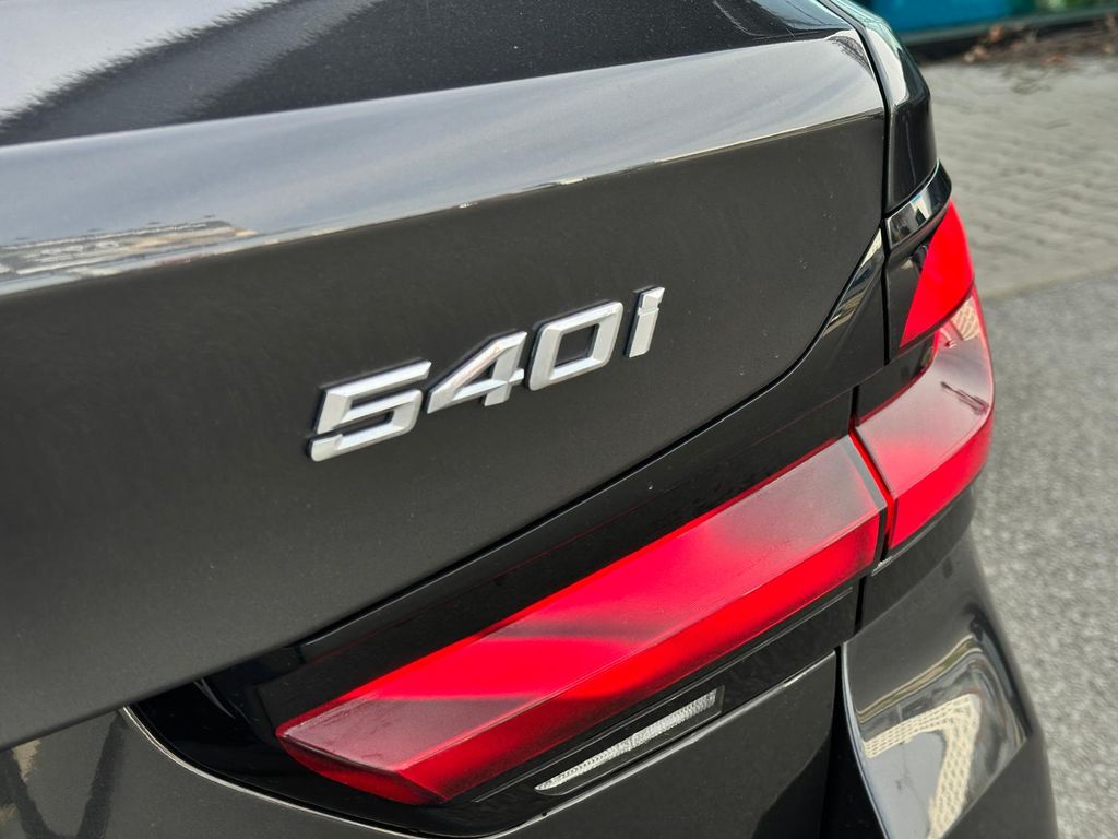 bmw-rada-5-540i-xdrive-laser-pano-tazne - 9