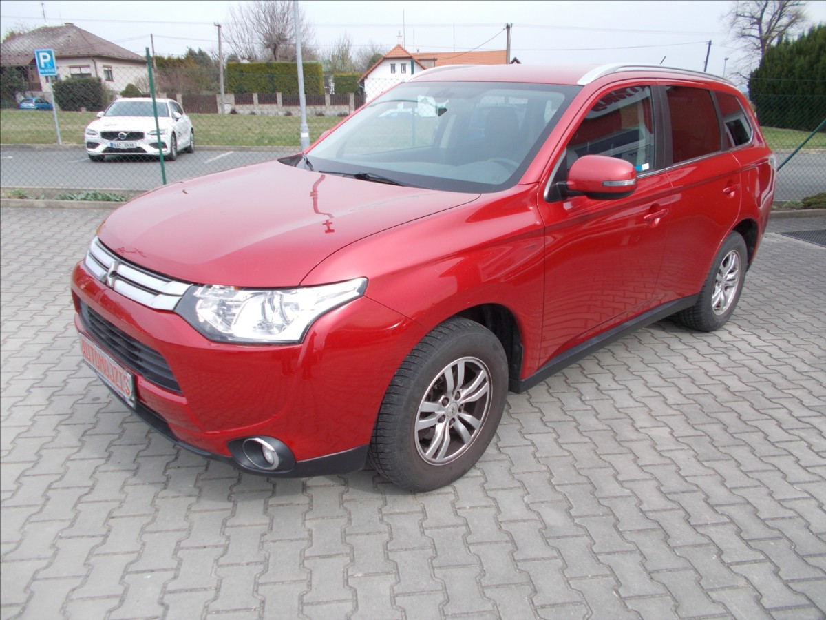mitsubishi-outlander-2-0-16v-1-majitel-cr-68500-km-top - 3
