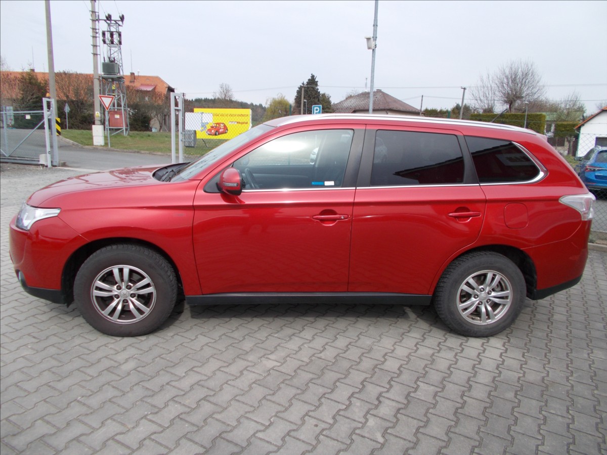 mitsubishi-outlander-2-0-16v-1-majitel-cr-68500-km-top - 4