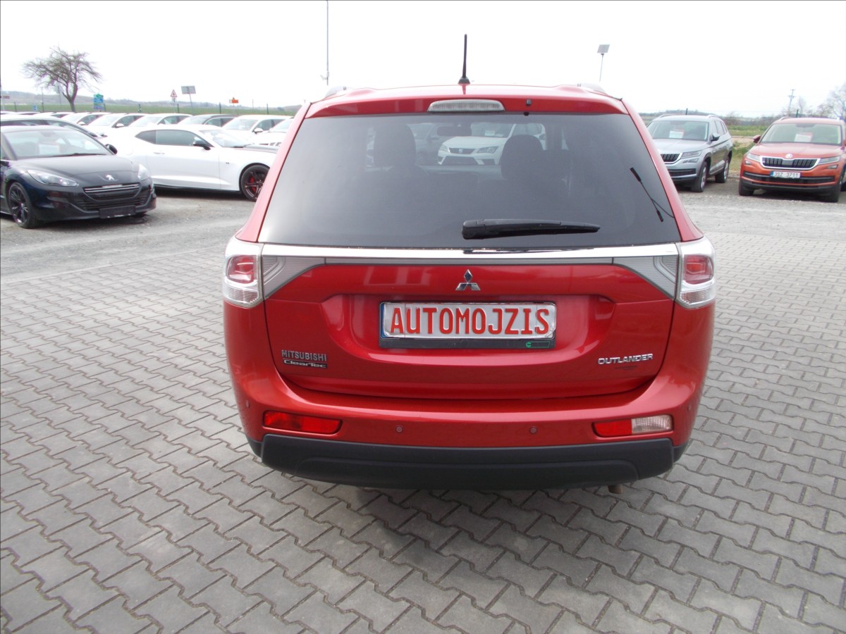 mitsubishi-outlander-2-0-16v-1-majitel-cr-68500-km-top - 9