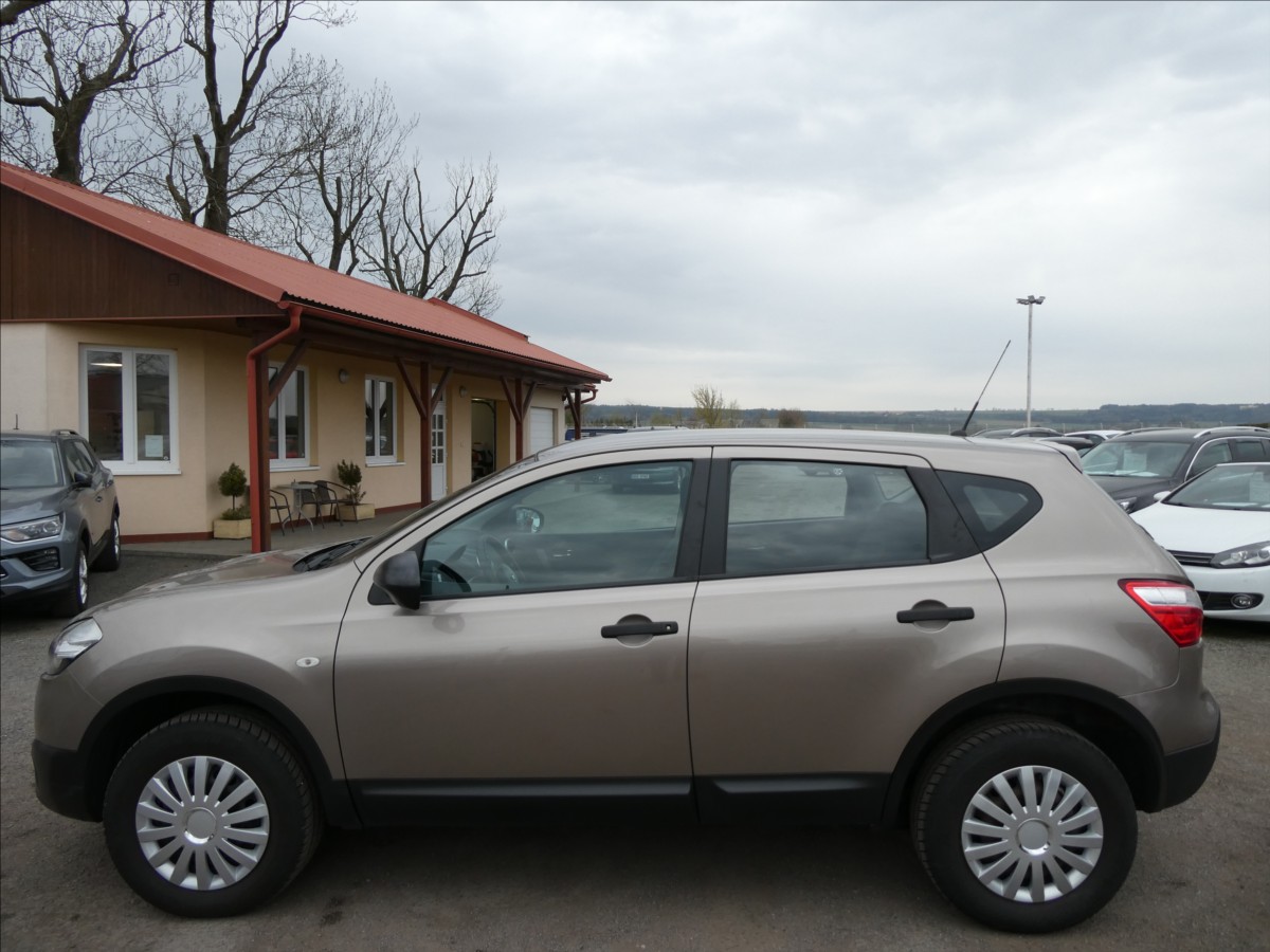 nissan-qashqai-1-5-dci-78kw-klima-2-majitel - 3