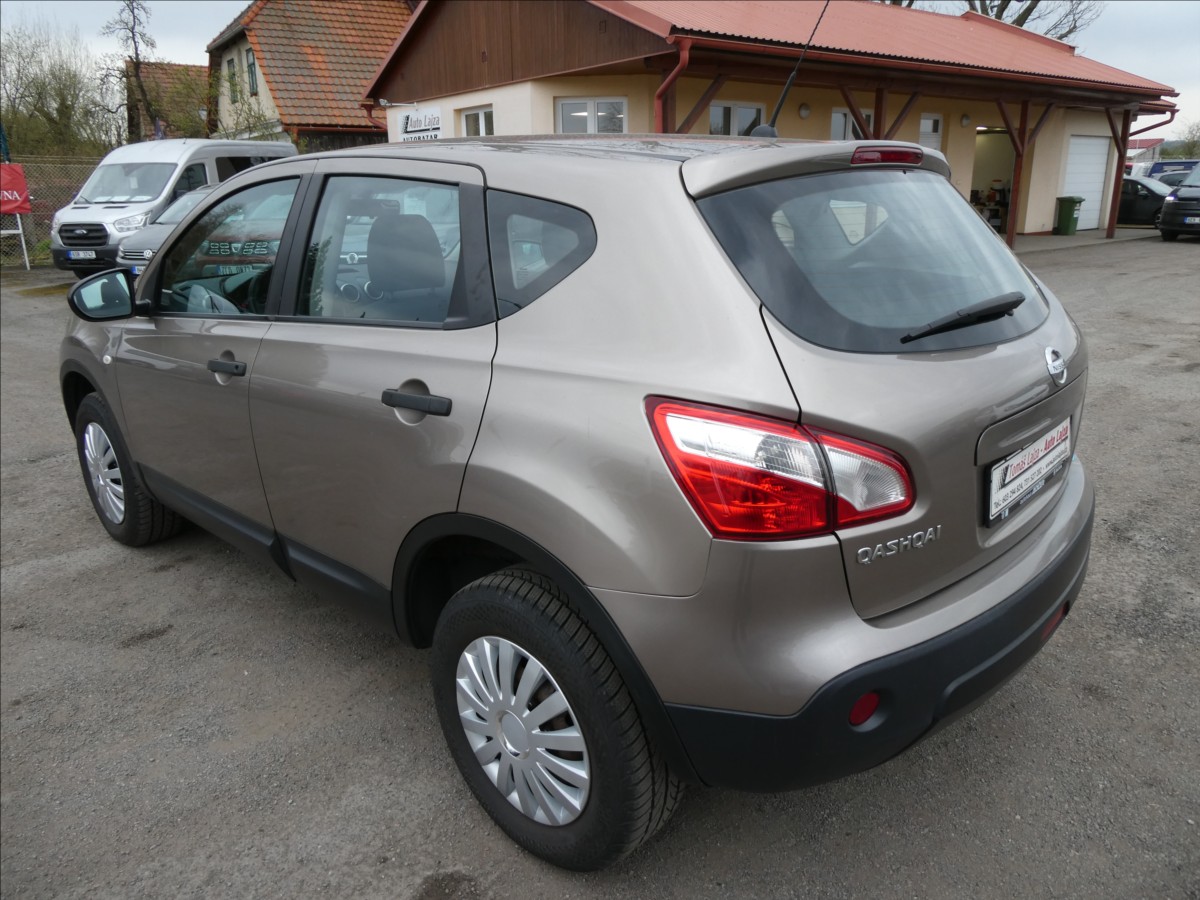 nissan-qashqai-1-5-dci-78kw-klima-2-majitel - 4