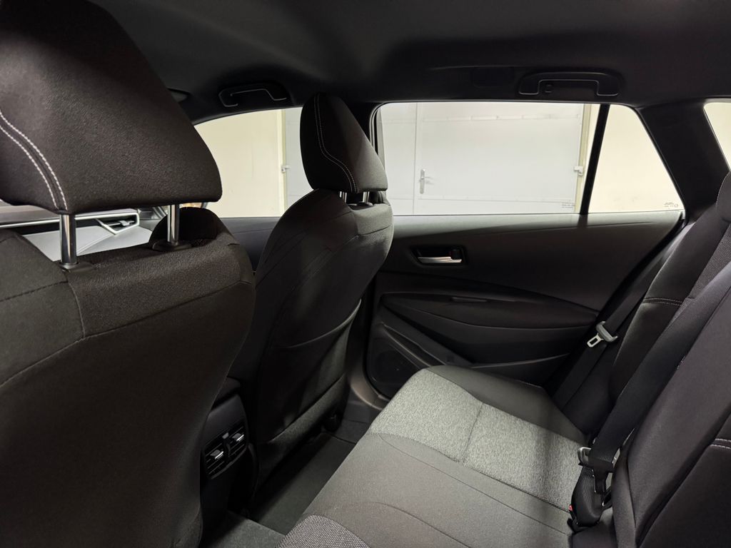 toyota-corolla-1-8-hybrid-ts-comfort-tech - 9