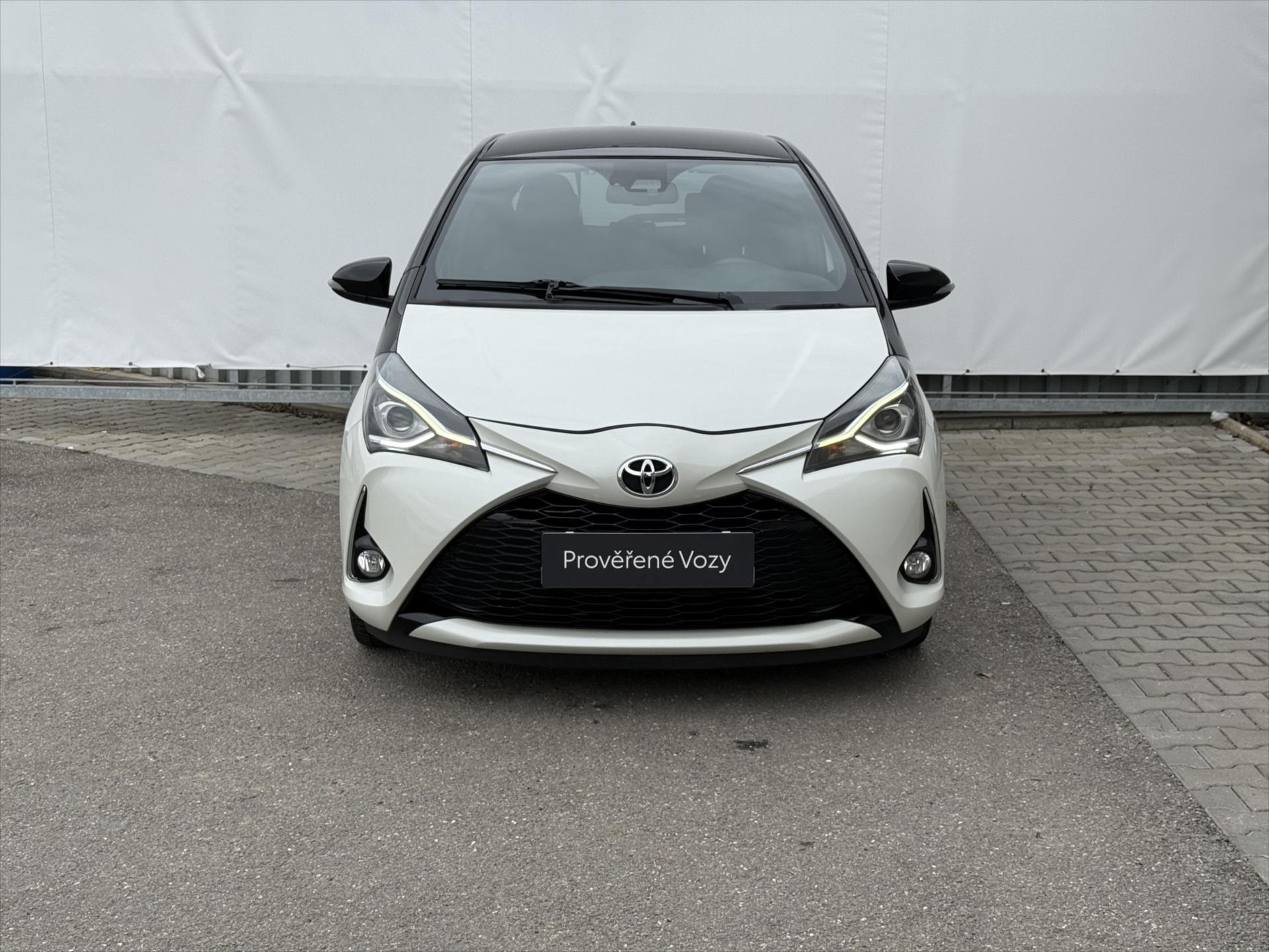 toyota-yaris-1-5-selection-smart-rezervace - 1