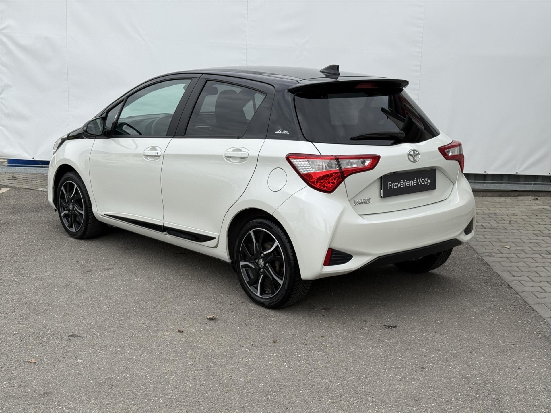 toyota-yaris-1-5-selection-smart-rezervace - 3
