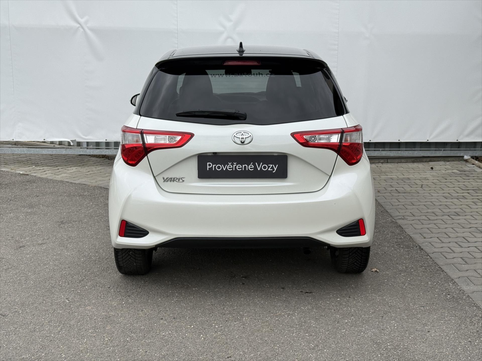 toyota-yaris-1-5-selection-smart-rezervace - 4