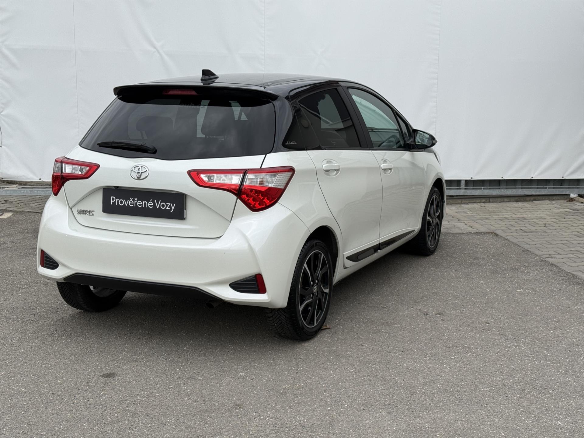toyota-yaris-1-5-selection-smart-rezervace - 5
