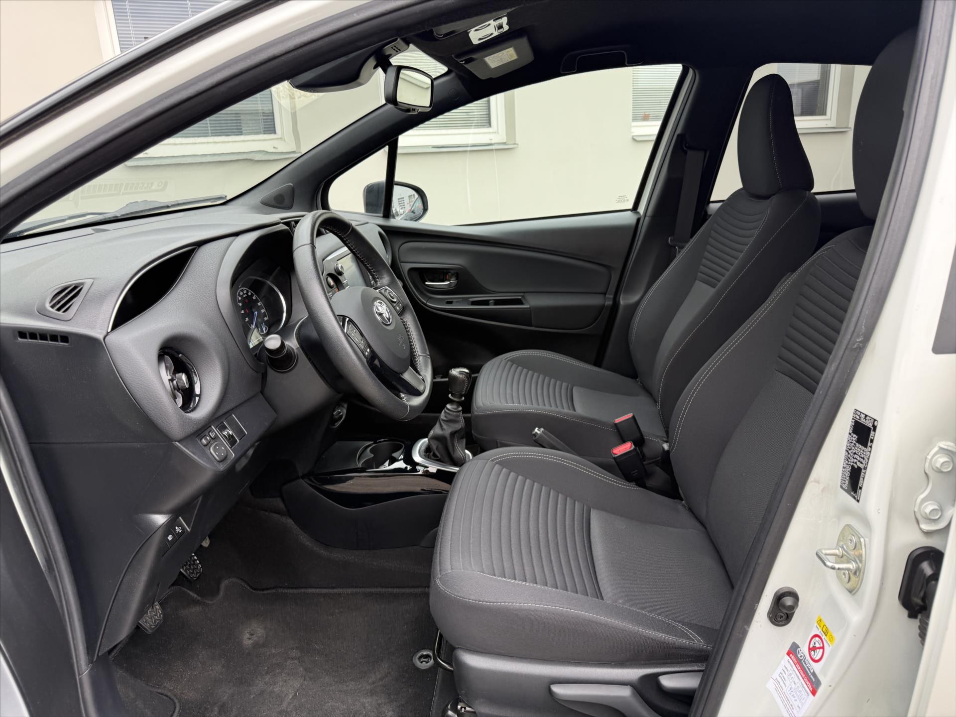 toyota-yaris-1-5-selection-smart-rezervace - 8
