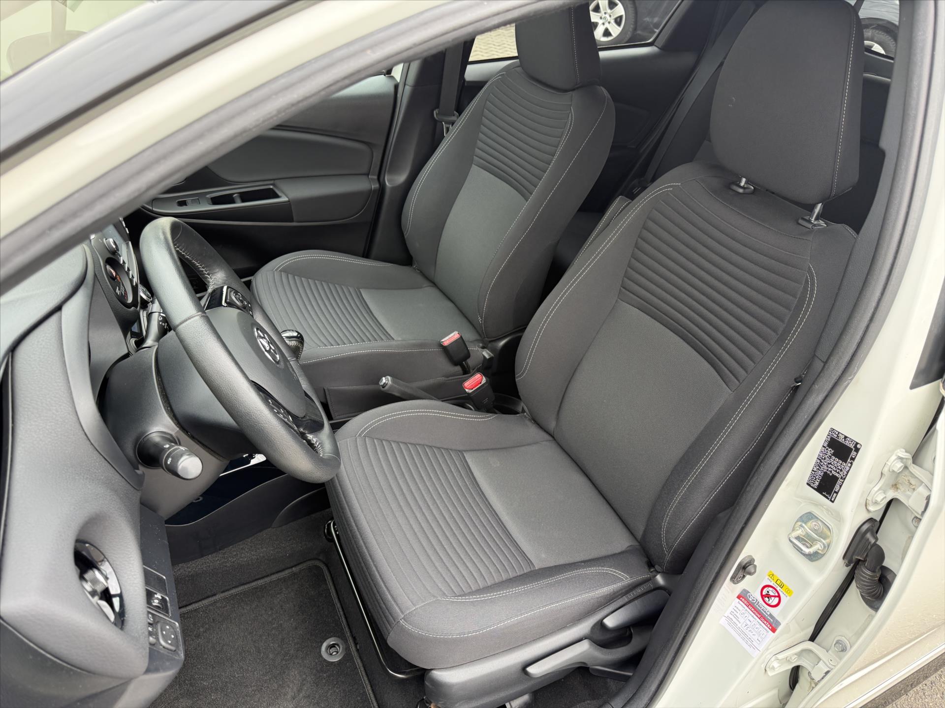 toyota-yaris-1-5-selection-smart-rezervace - 9