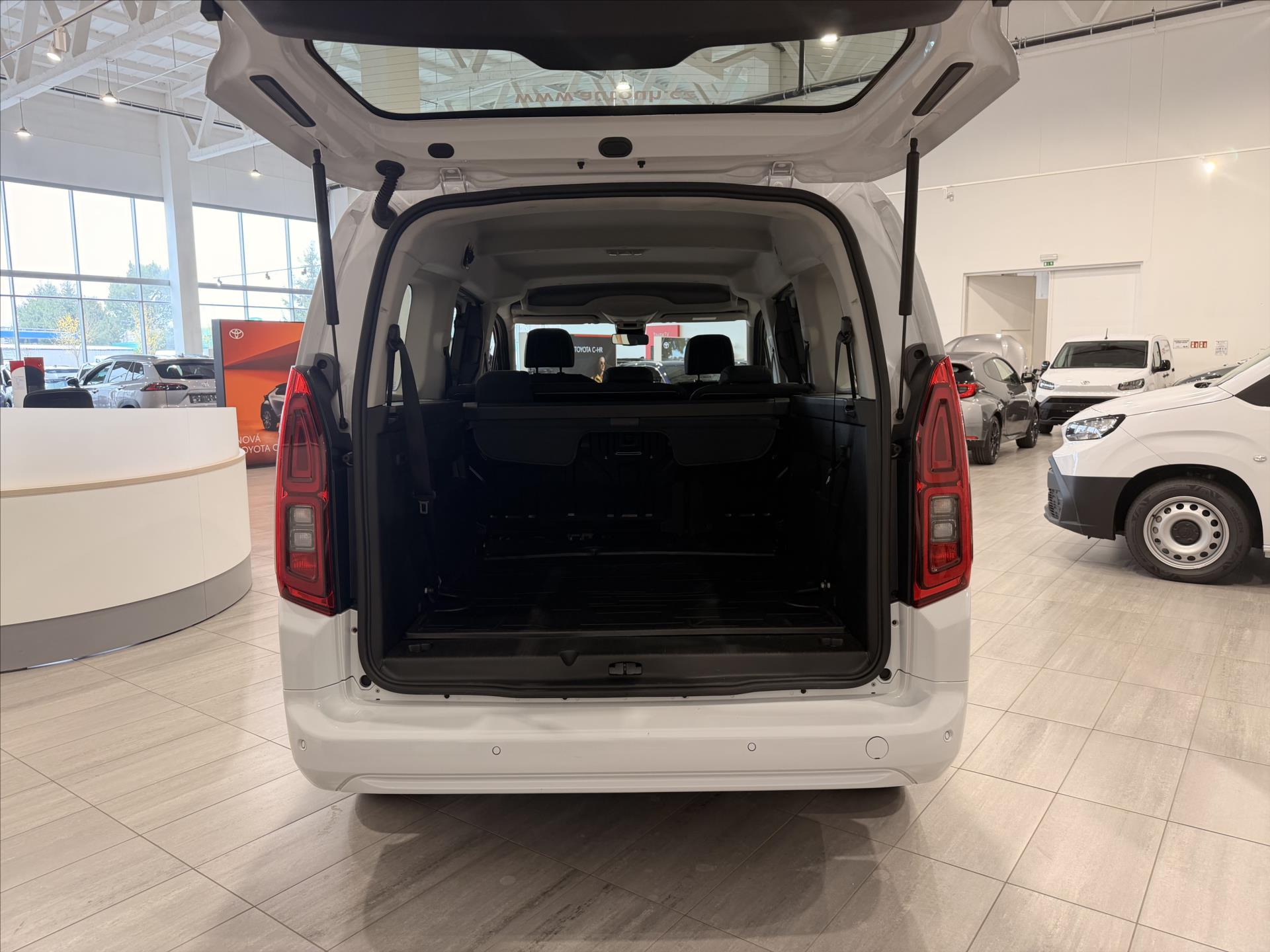 toyota-proace-1-5-business-7s-1-5-diesel-130hp-lwb - 4