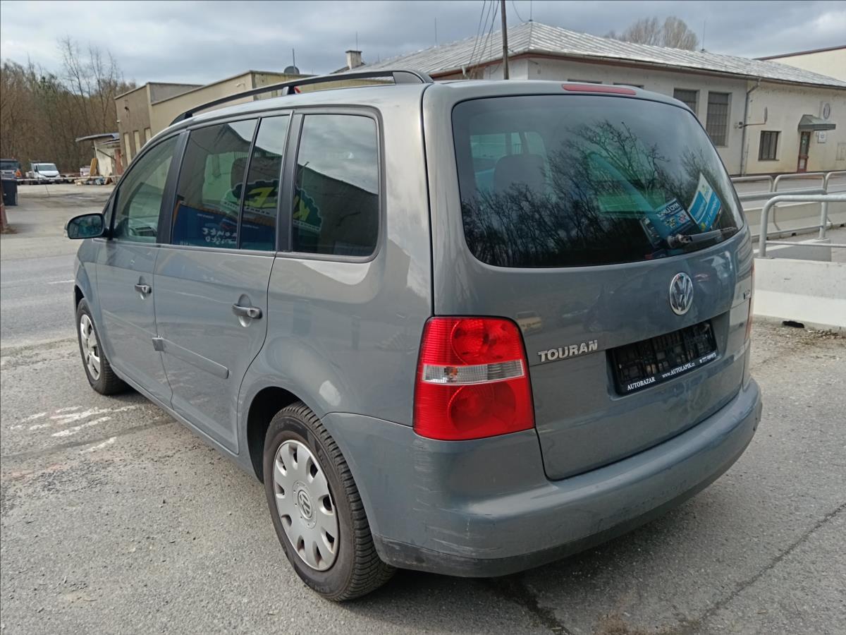 volkswagen-touran-1-9-tdi-conceptline - 6