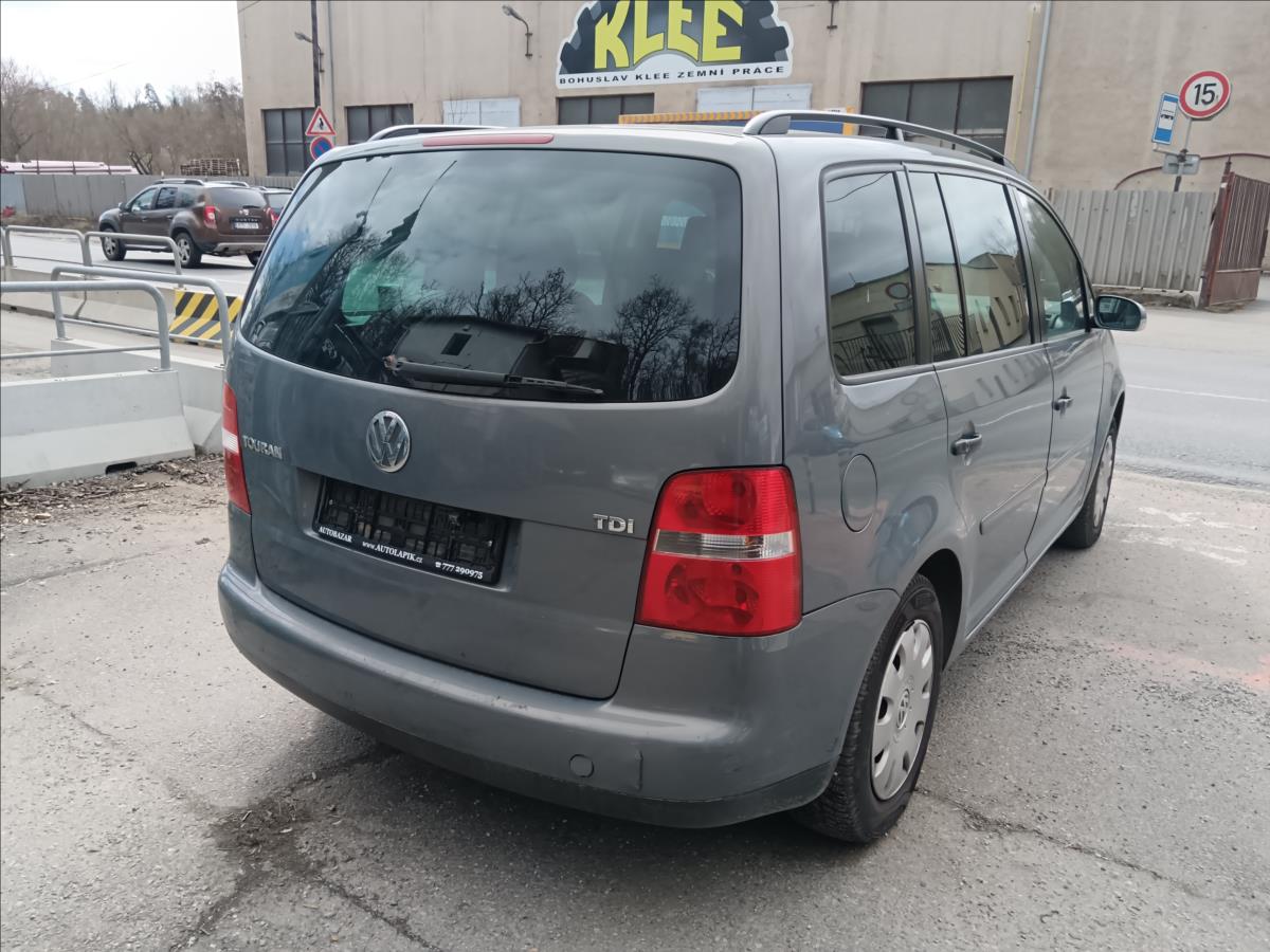 volkswagen-touran-1-9-tdi-conceptline - 8