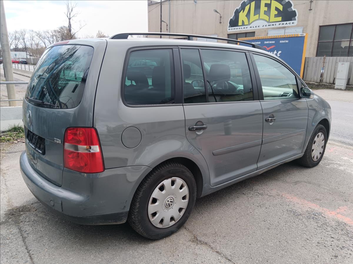 volkswagen-touran-1-9-tdi-conceptline - 9