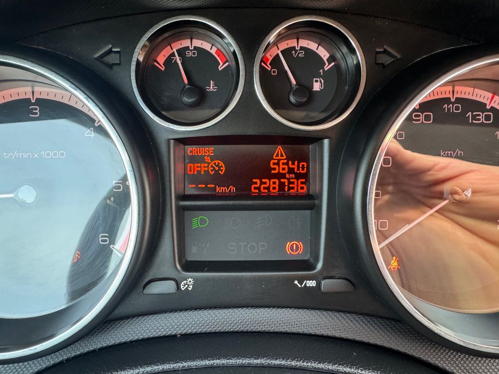 peugeot-308-1-6-hdi-82-kw-cabrio - 9
