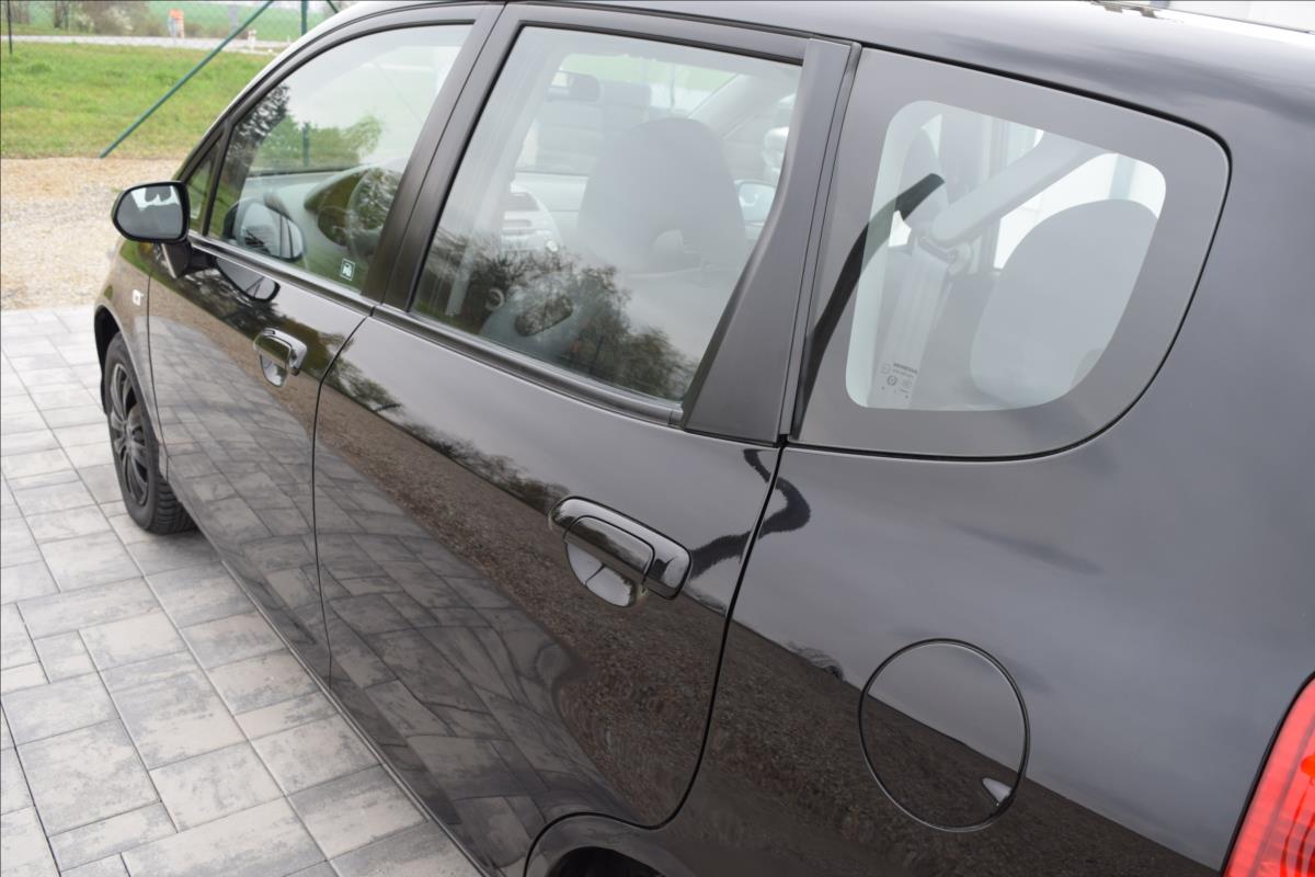 honda-jazz-1-3-i-57kw-nova-stk-nizke-km - 9