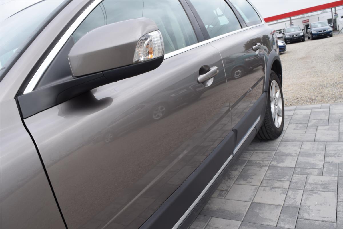 volvo-xc70-2-4-d-120kw-4x4-alu-tazne - 7