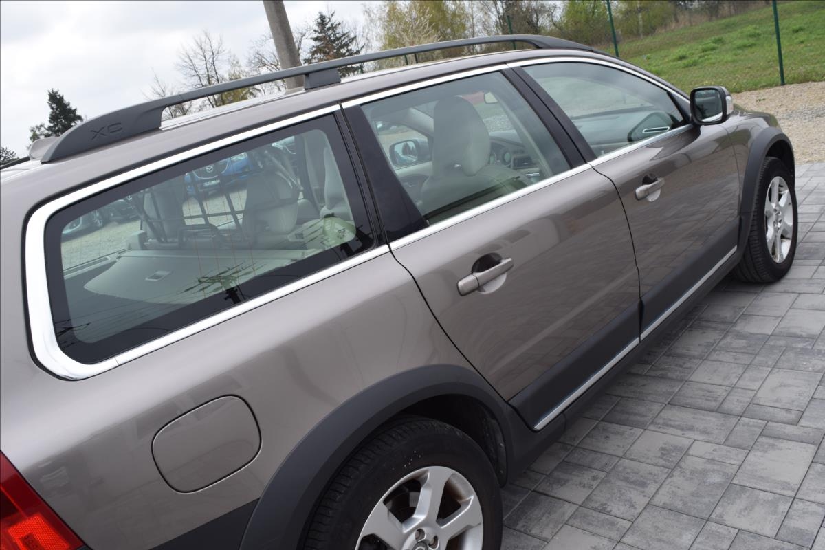 volvo-xc70-2-4-d-120kw-4x4-alu-tazne - 9