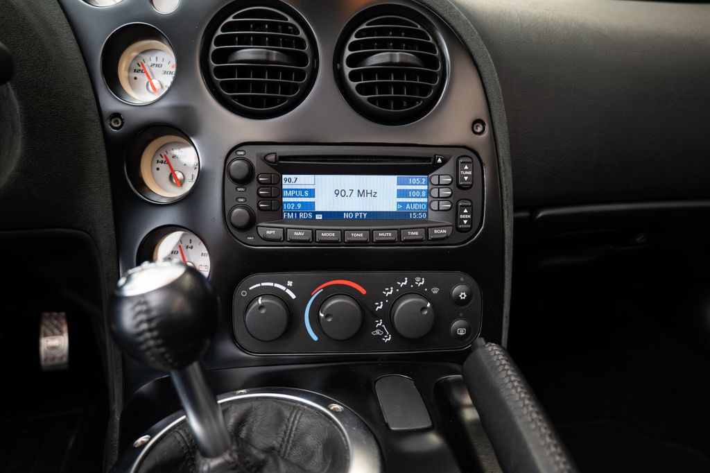 dodge-viper-srt-10-manual-v10-alpine-audio - 9