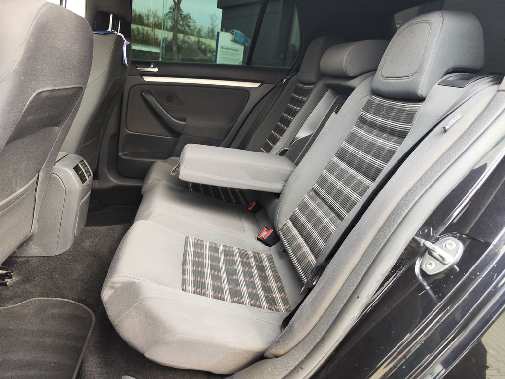 volkswagen-golf-2-0-tfsi-147kw-gti - 9