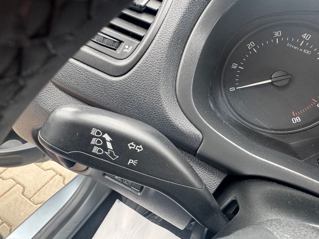 skoda-roomster-1-2-htp-active - 8