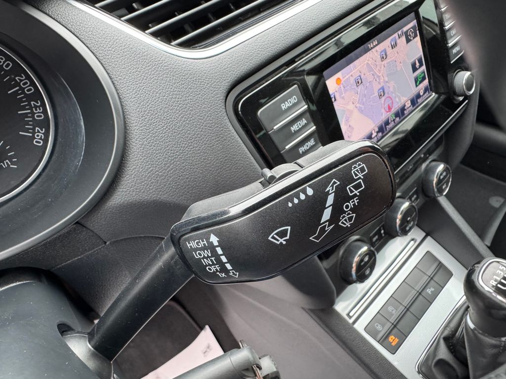 skoda-octavia-combi-1-4-tsi-elegance - 9