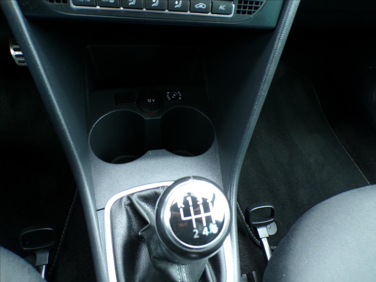 volkswagen-polo-1-2-tsi-77kw-digi-klima - 9