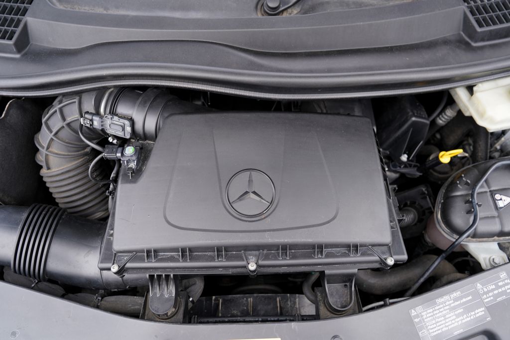 mercedes-benz-tridy-v-v-250d-4matic-long-kuze-edice1 - 9