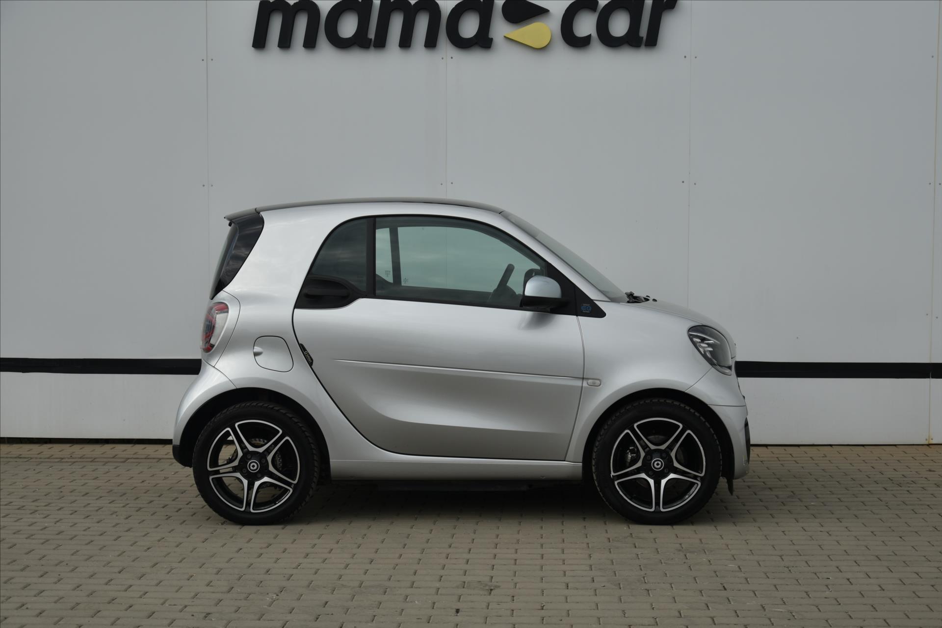 smart-fortwo-eq-elektro-led-panorama - 7