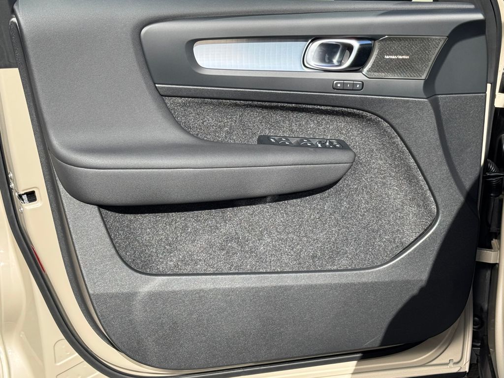 volvo-xc40-plus-dark-b4-360-pixel-led - 6