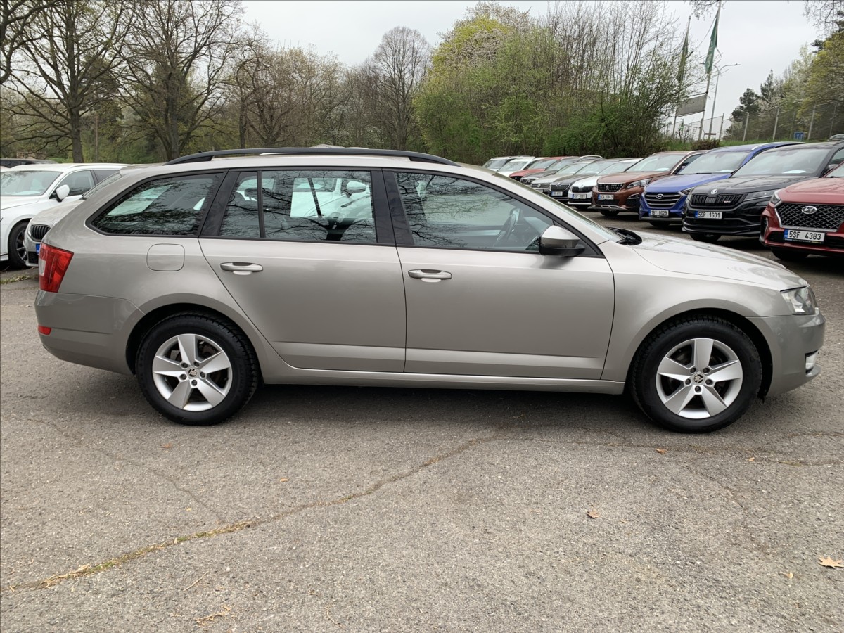 skoda-octavia-1-6-tdi-81kw-ambiente-cr - 3