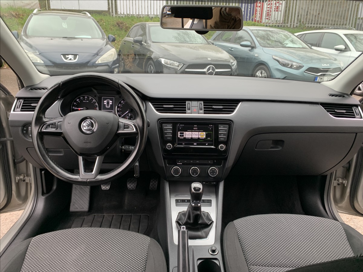 skoda-octavia-1-6-tdi-81kw-ambiente-cr - 9