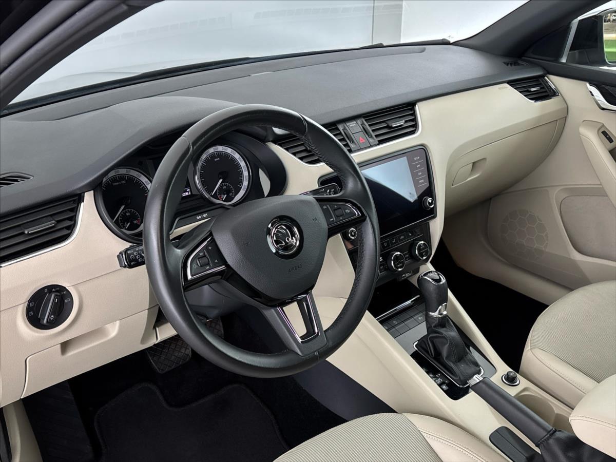 skoda-octavia-2-0-2-0tdi-style-plus-7dsg - 4