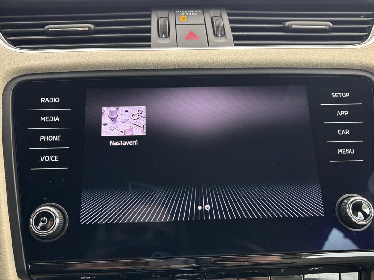 skoda-octavia-2-0-2-0tdi-style-plus-7dsg - 8