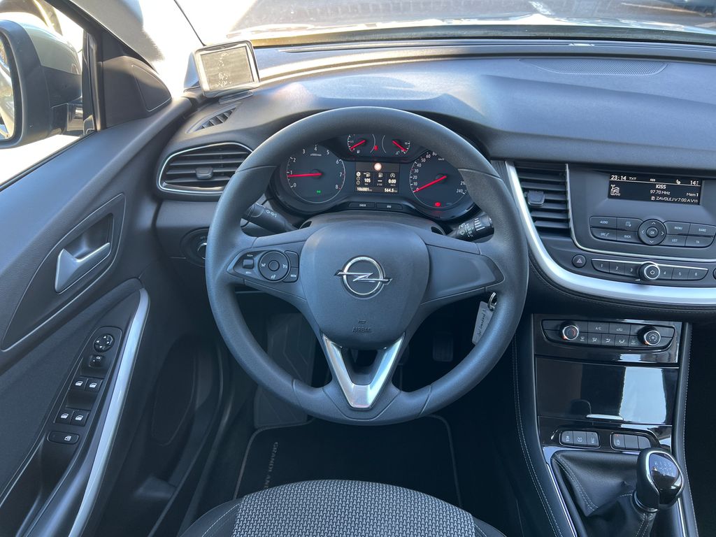 opel-grandland-x-1-2-131k-servis-zaruka-vyhrev - 8