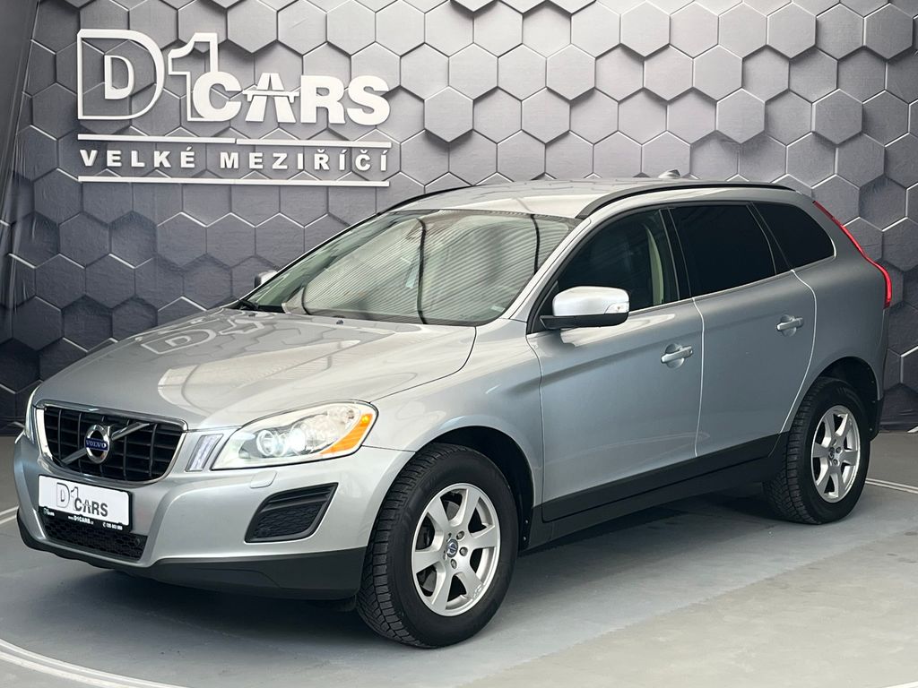 Volvo XC60 D3 MOMENTUM manuál