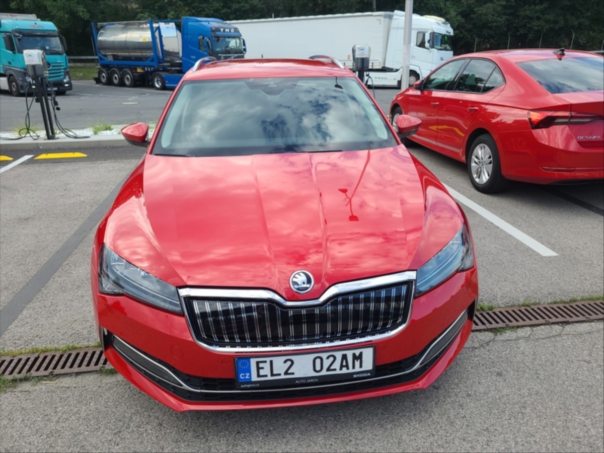 skoda-superb-1-4-e-tsi-iv-ambition-plus - 3