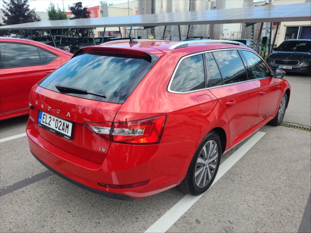 skoda-superb-1-4-e-tsi-iv-ambition-plus - 5