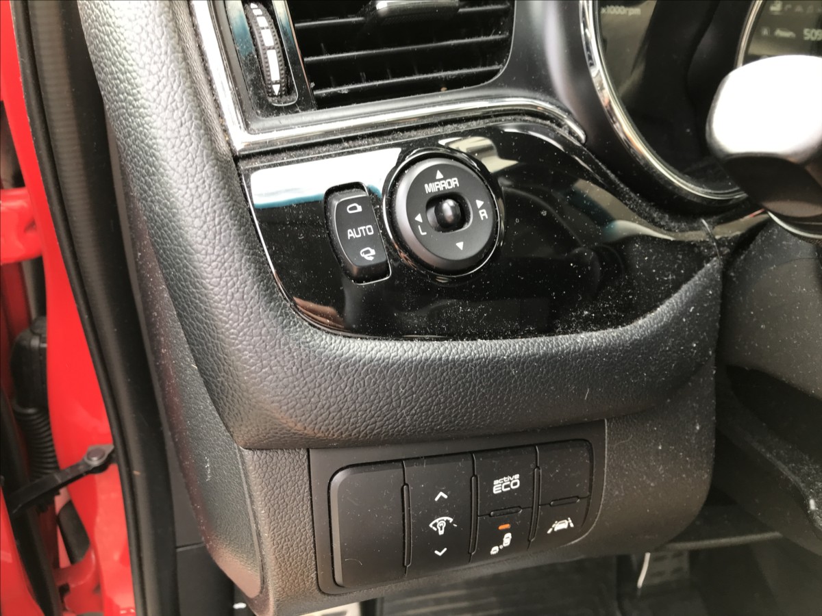 kia-ceed-1-6-99kw-automat-max-vybava - 8